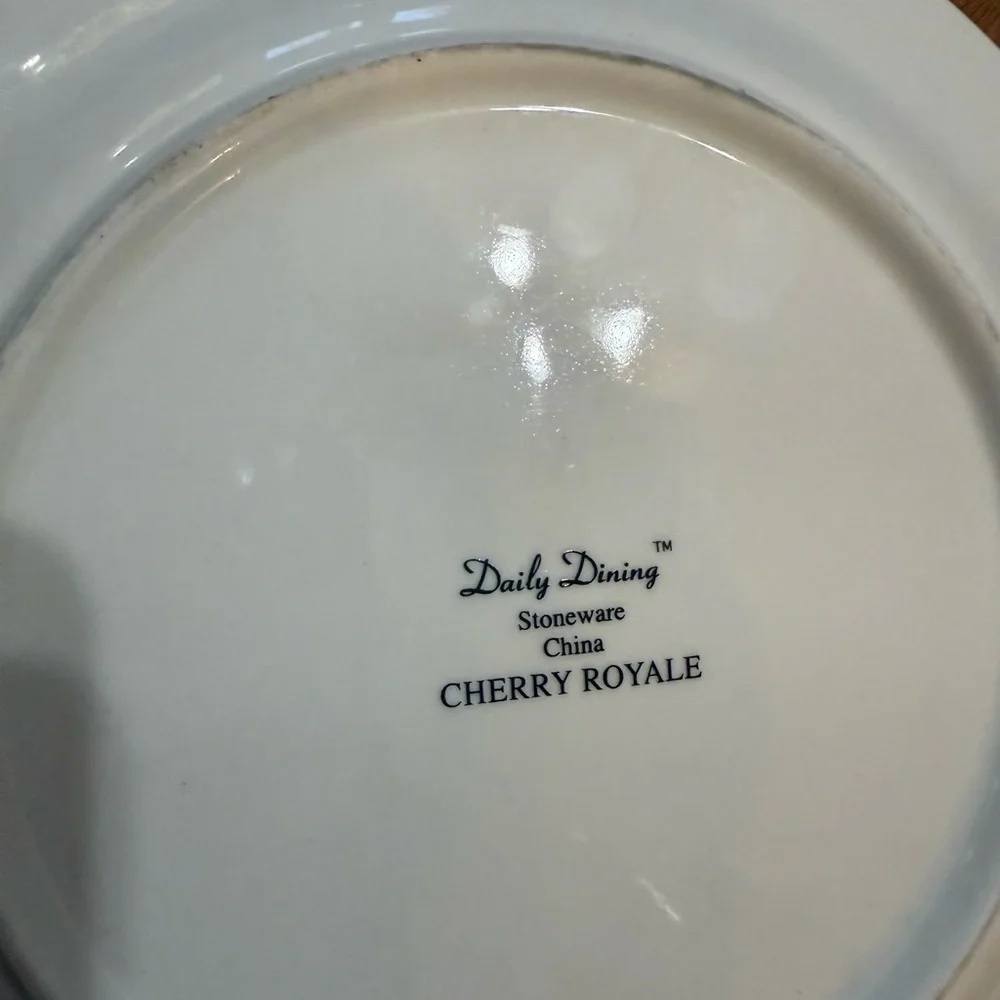 Daily Dining Cherry Royale Stoneware 10” Dinner Plate Replacement Cottage‎ Set 4
